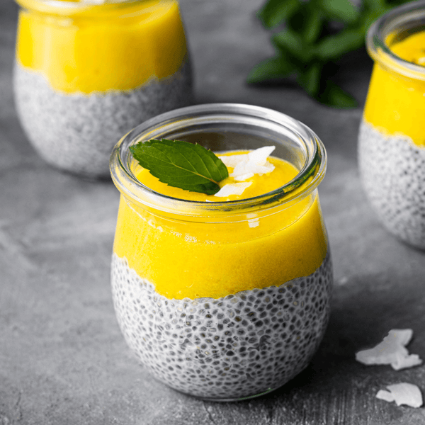 Fruchtiger Chiapudding mit Mangopüree