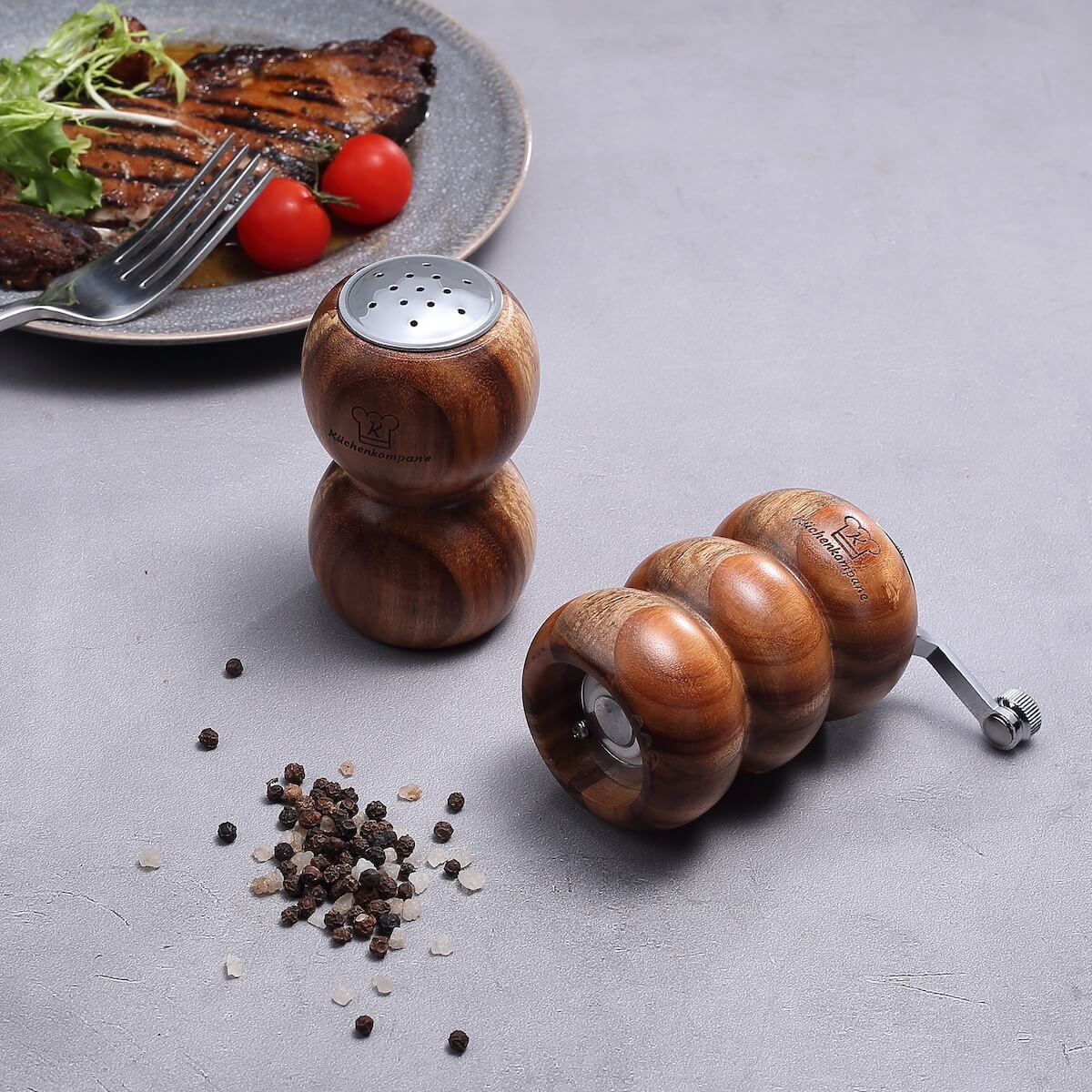 Salzstreuer & Pfeffermühle – 2er Set aus Akazienholz