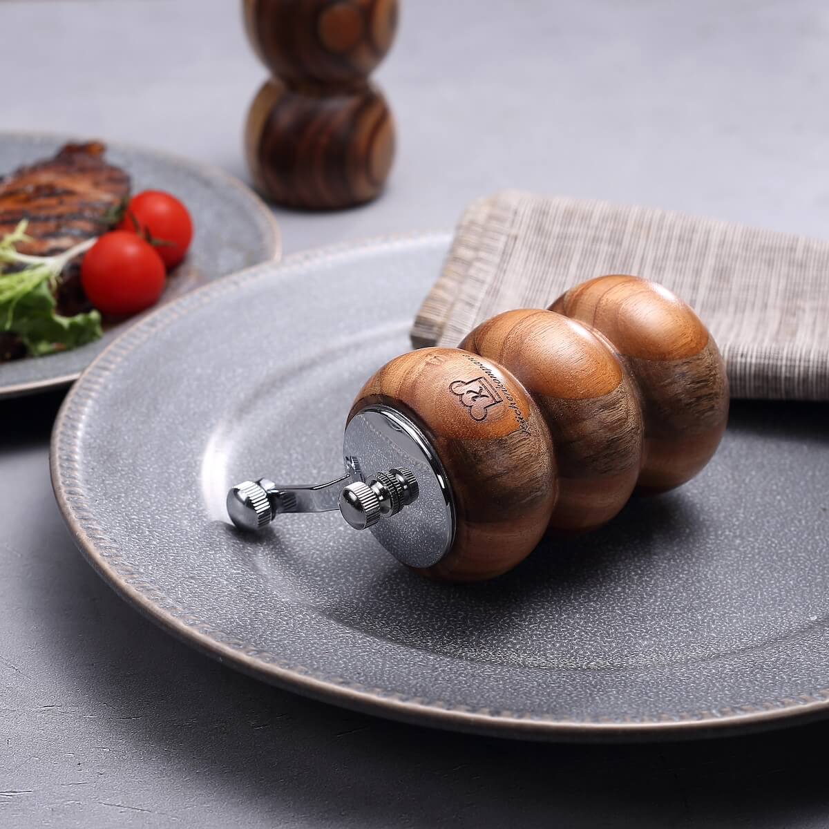 Salzstreuer & Pfeffermühle – 2er Set aus Akazienholz