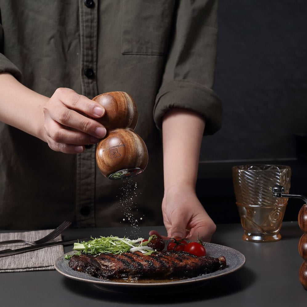 Salzstreuer & Pfeffermühle – 2er Set aus Akazienholz